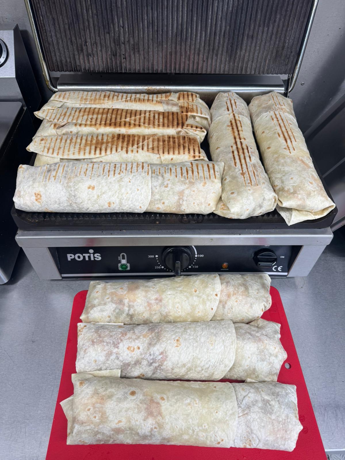 Tortille na grillu i gotowe do wydania